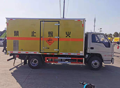 新密爆破器材运输车